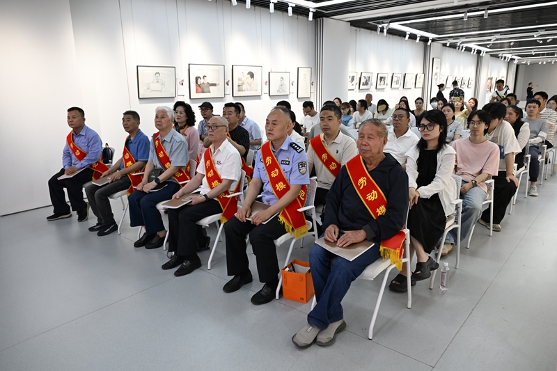 百年盛會(huì)繪匠心 勞動(dòng)美展風(fēng)采，齊頌中國(guó)夢(mèng)巨幕拉開——慶祝中華全國(guó)總工會(huì)成立100周年勞模風(fēng)采藝術(shù)展側(cè)記及與藝術(shù)活動(dòng)啟示